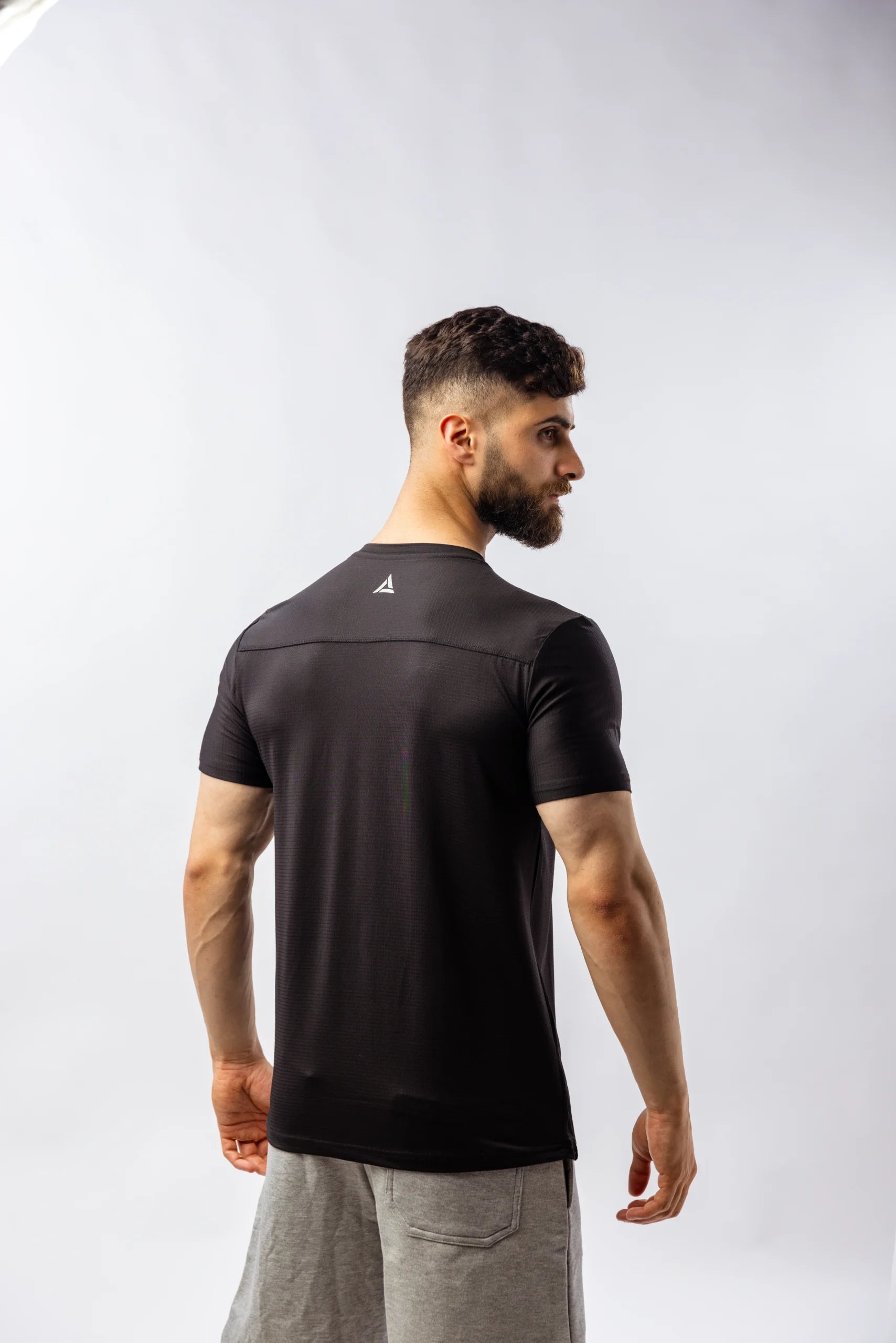 تيشيرت تدريب احترافي عالي الأداء - تيشيرت رياضي رجالي ماص للرطوبة 